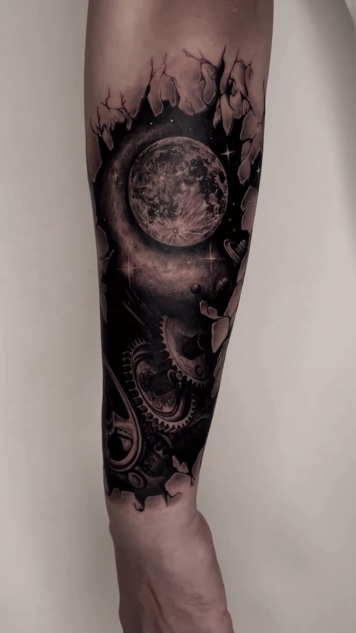 北京纹身/男生手臂星空齿轮纹身