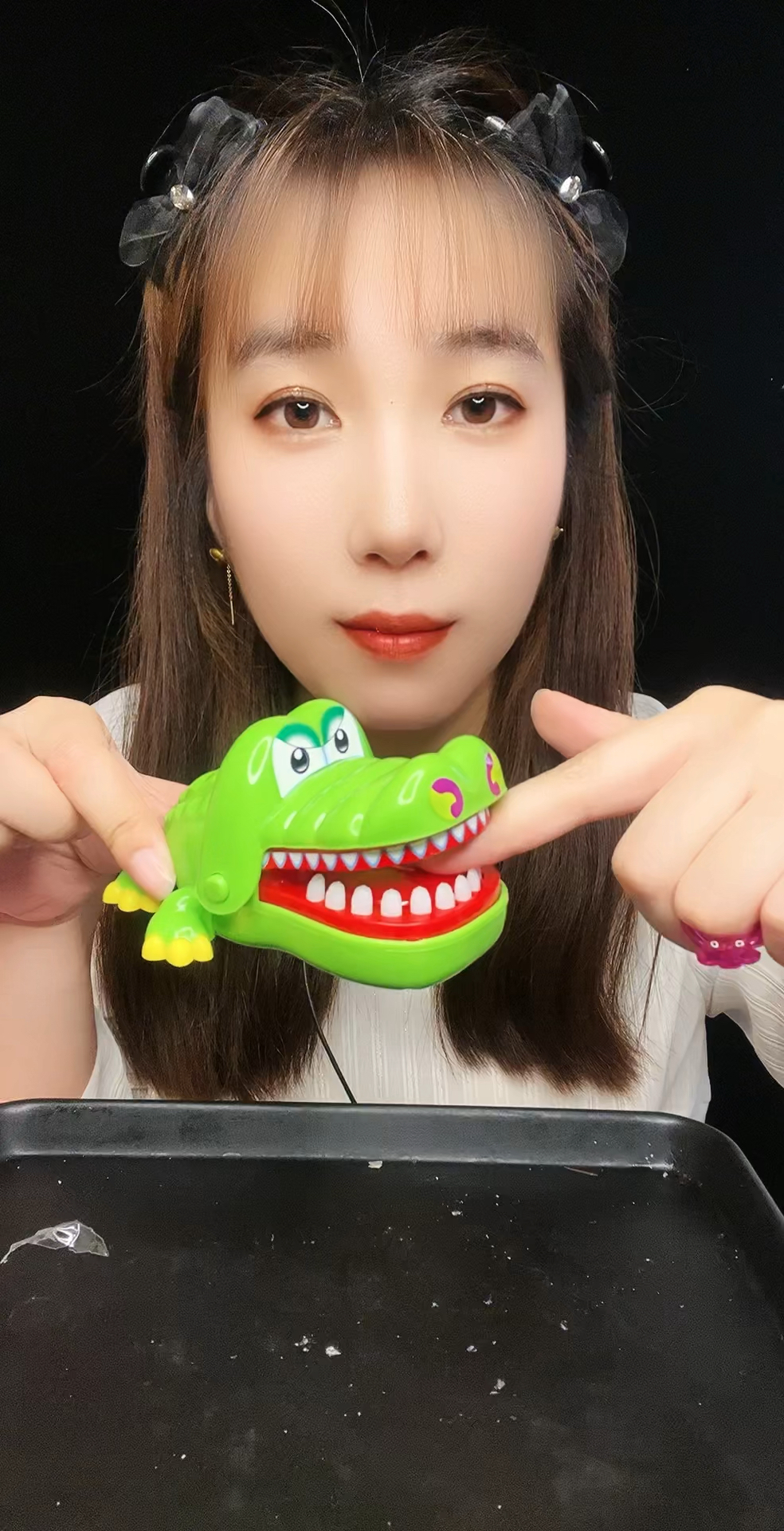 被鳄鱼咬到手指,快来救救我