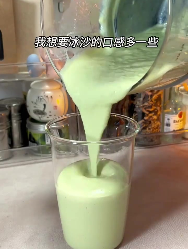茉酸奶的牛油果奶昔