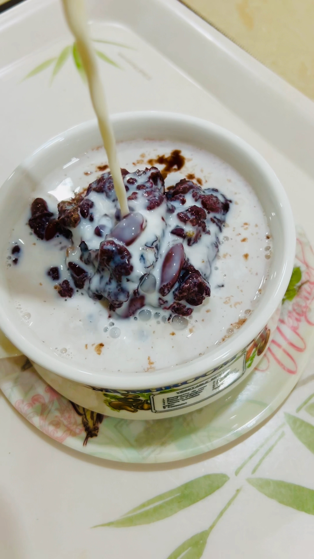 每天一杯祛湿红豆奶茶,坚持喝会出现神奇的变化