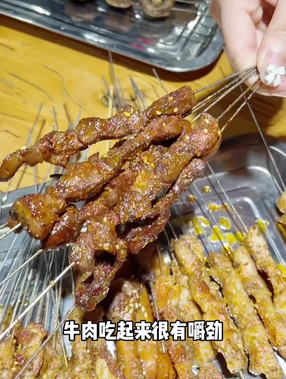 锦州烧烤师傅烤的牛肉小串真不错