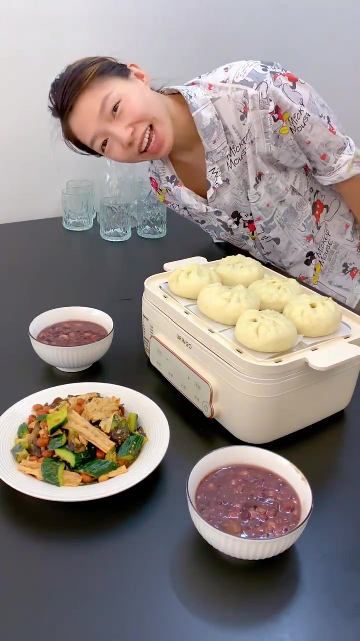 今天拿捏早餐店标配肉包子八宝粥小拌菜都嘎嘎好吃