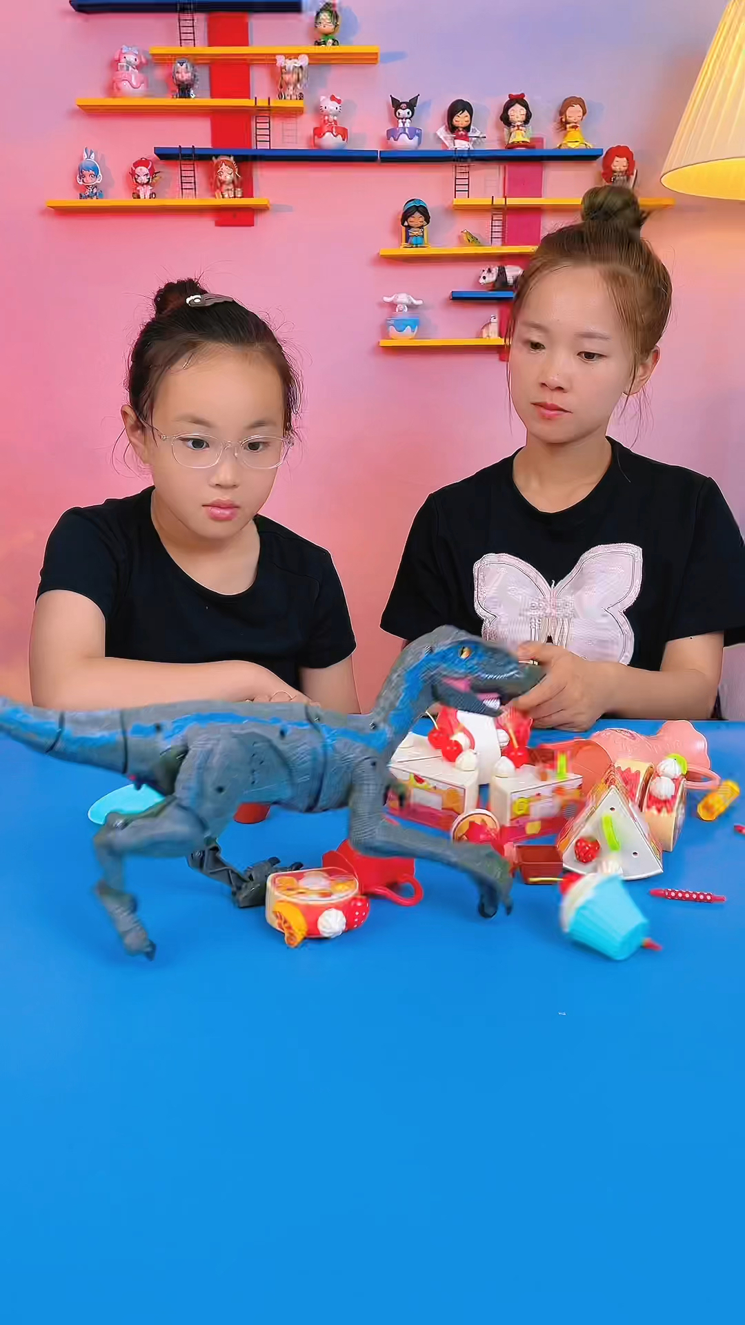 送给宸宸的生日蛋糕玩具,还有好多小甜点呢