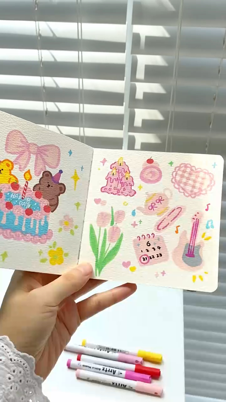 马克笔手绘可爱小熊生日蛋糕简笔画