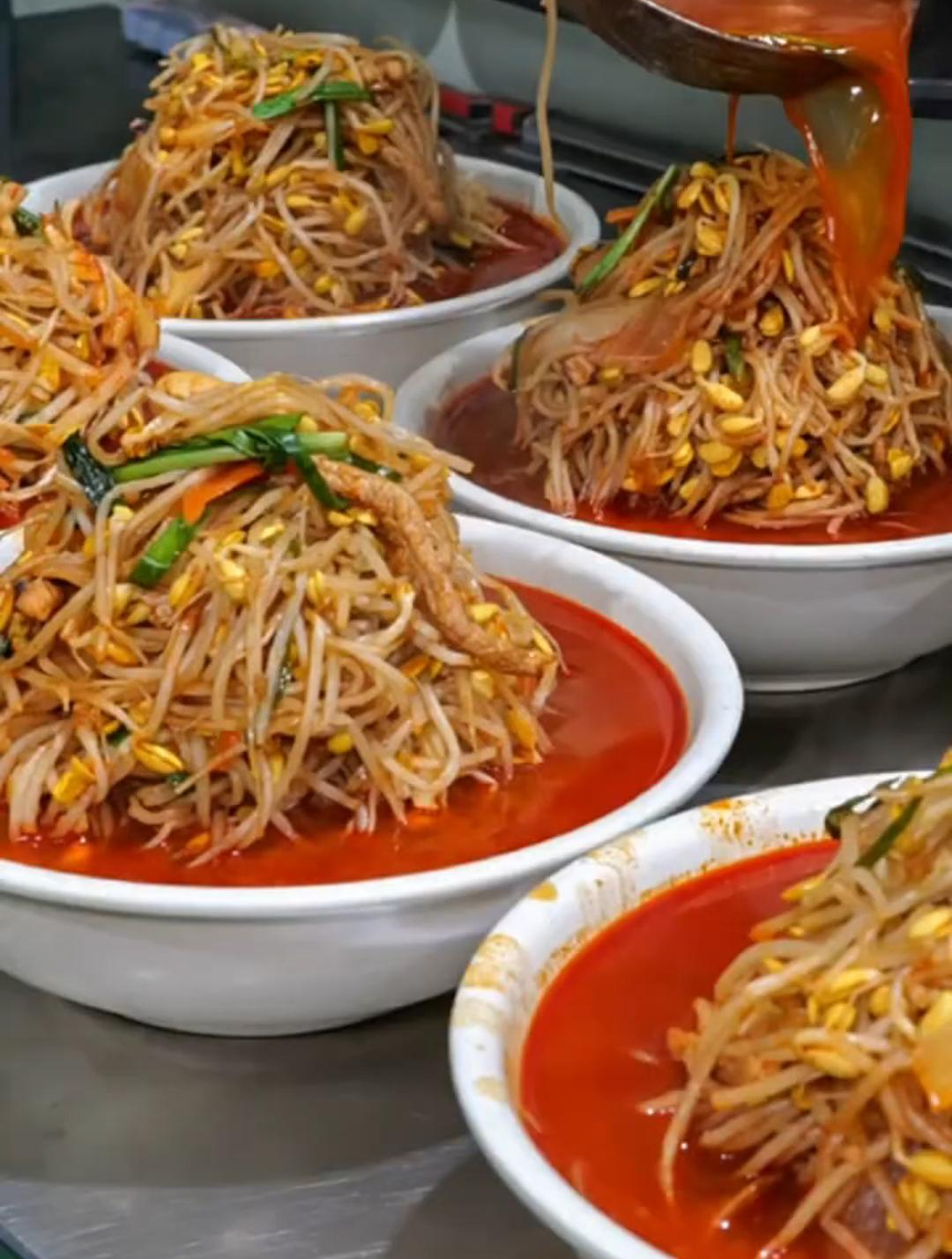 韩式豆芽炒海鲜盖面