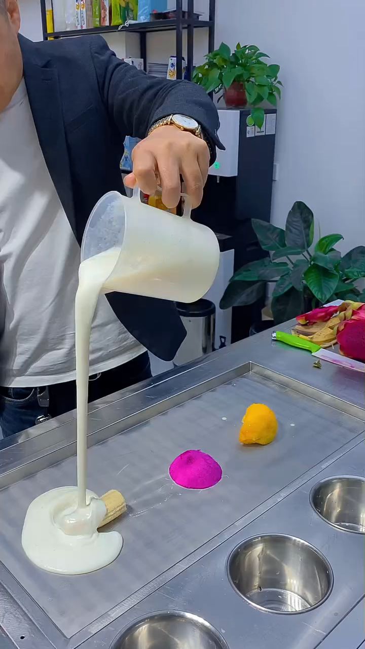 来吃点,炒酸奶,冒烟饮品 。