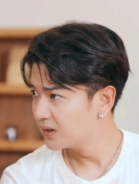 老人将孙子扔进海里竟为了美人鱼的眼泪