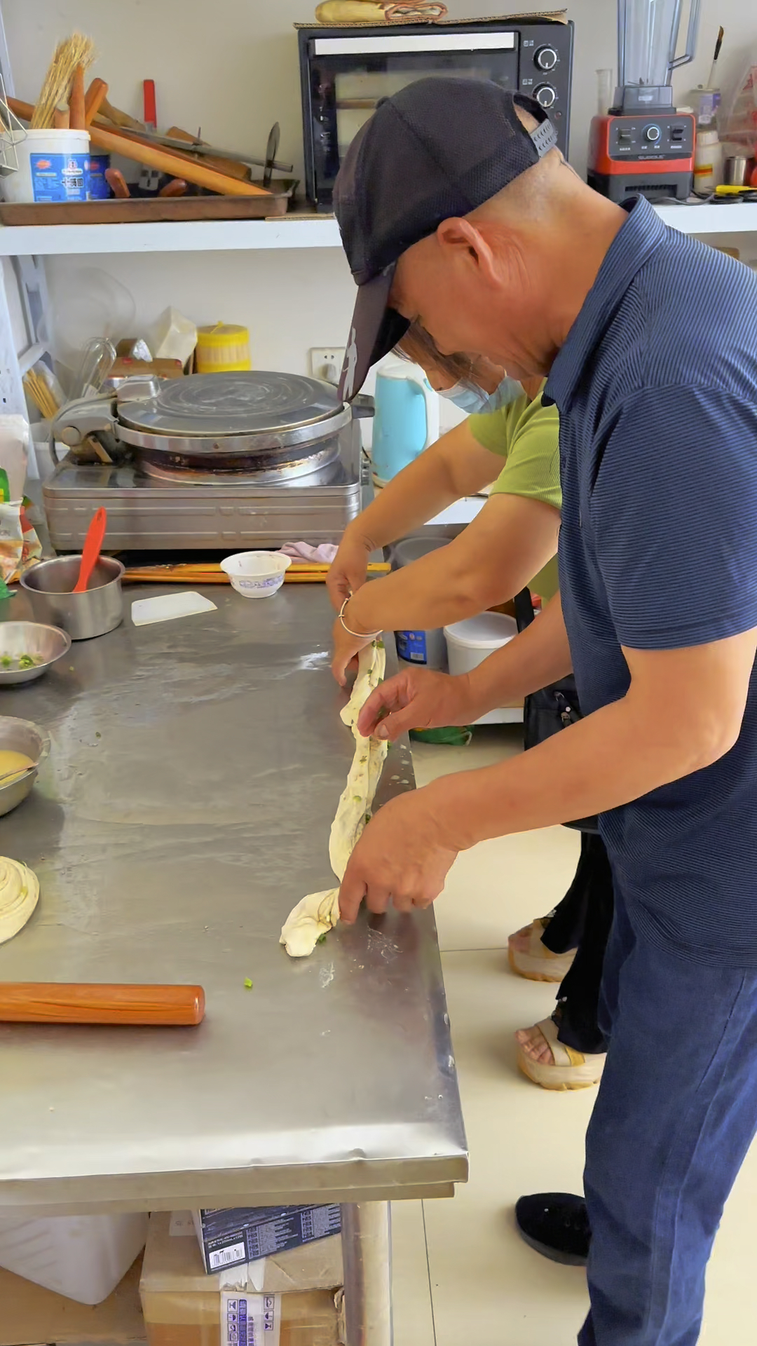 手抓饼做法,濮阳小吃培训学校。