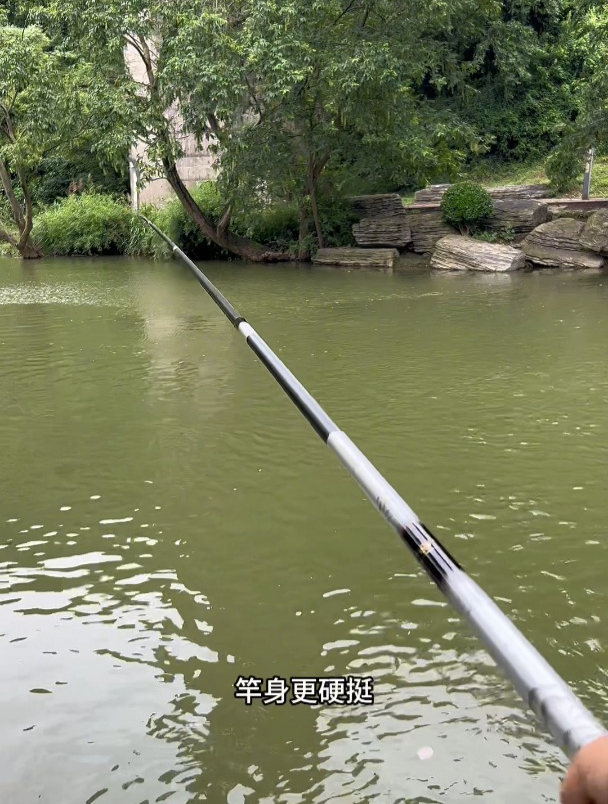 什么样的鱼竿才是钓鱼人真正需要的?除了竿身够硬还需要什么?