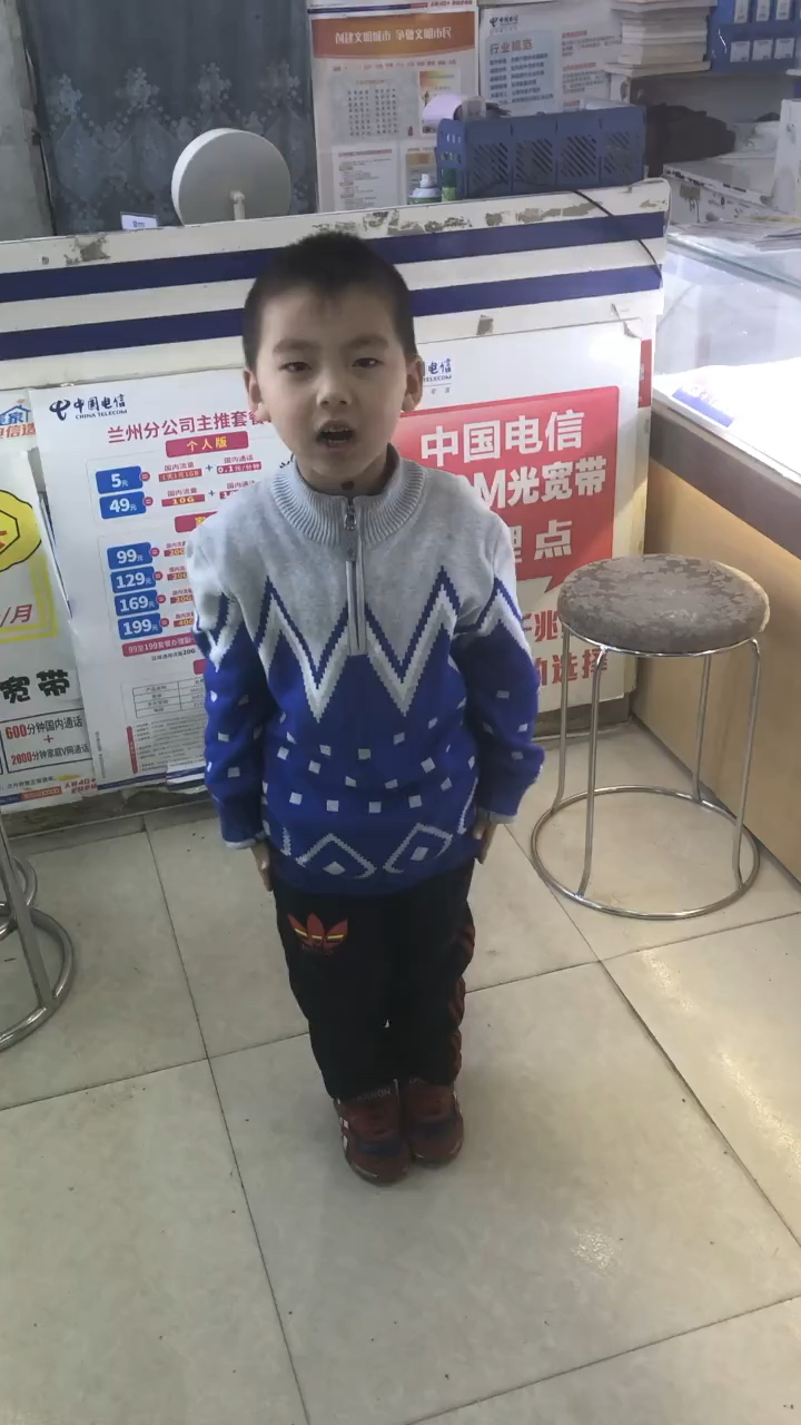 今天我给大家分享一个绘本故事《我爸爸》