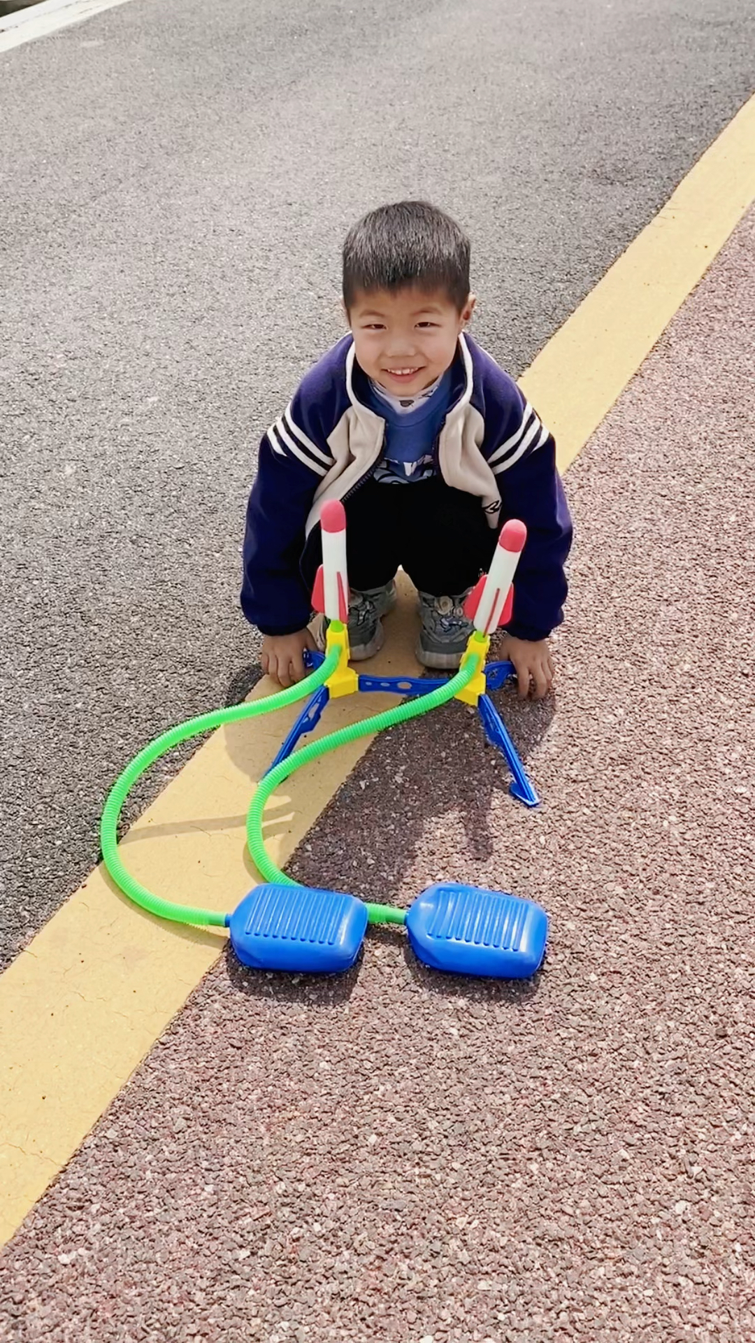 这弹射火箭筒玩具厉害了,小朋友都会爱上它吧