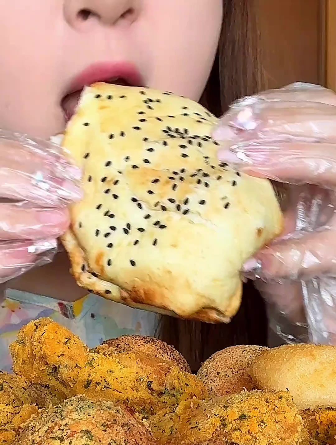 今天吃快乐餐,汉堡,奶酪,大鸡腿,大大杯的可乐