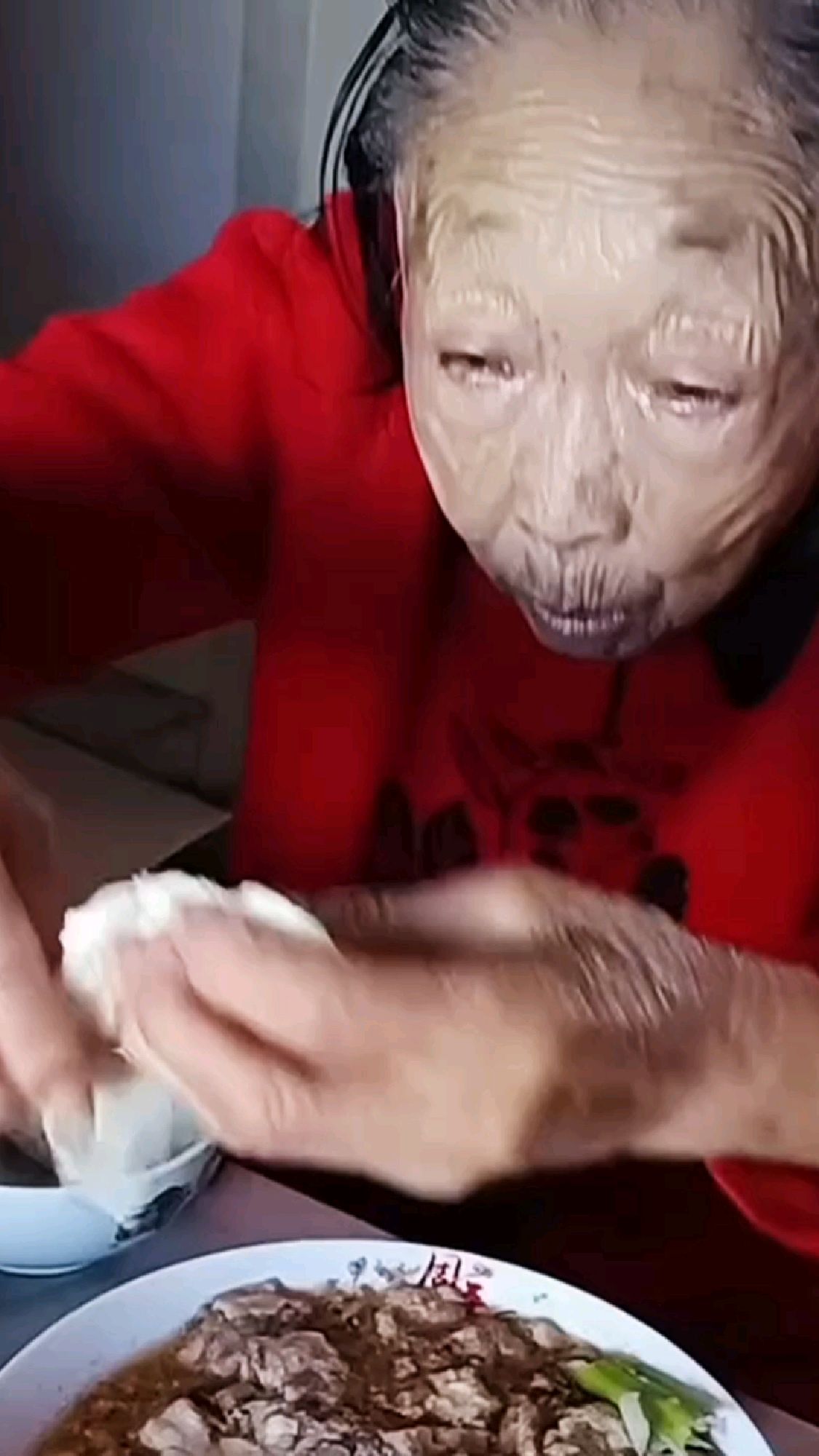 高粱米水饭,白菜帮蘸卤虾酱