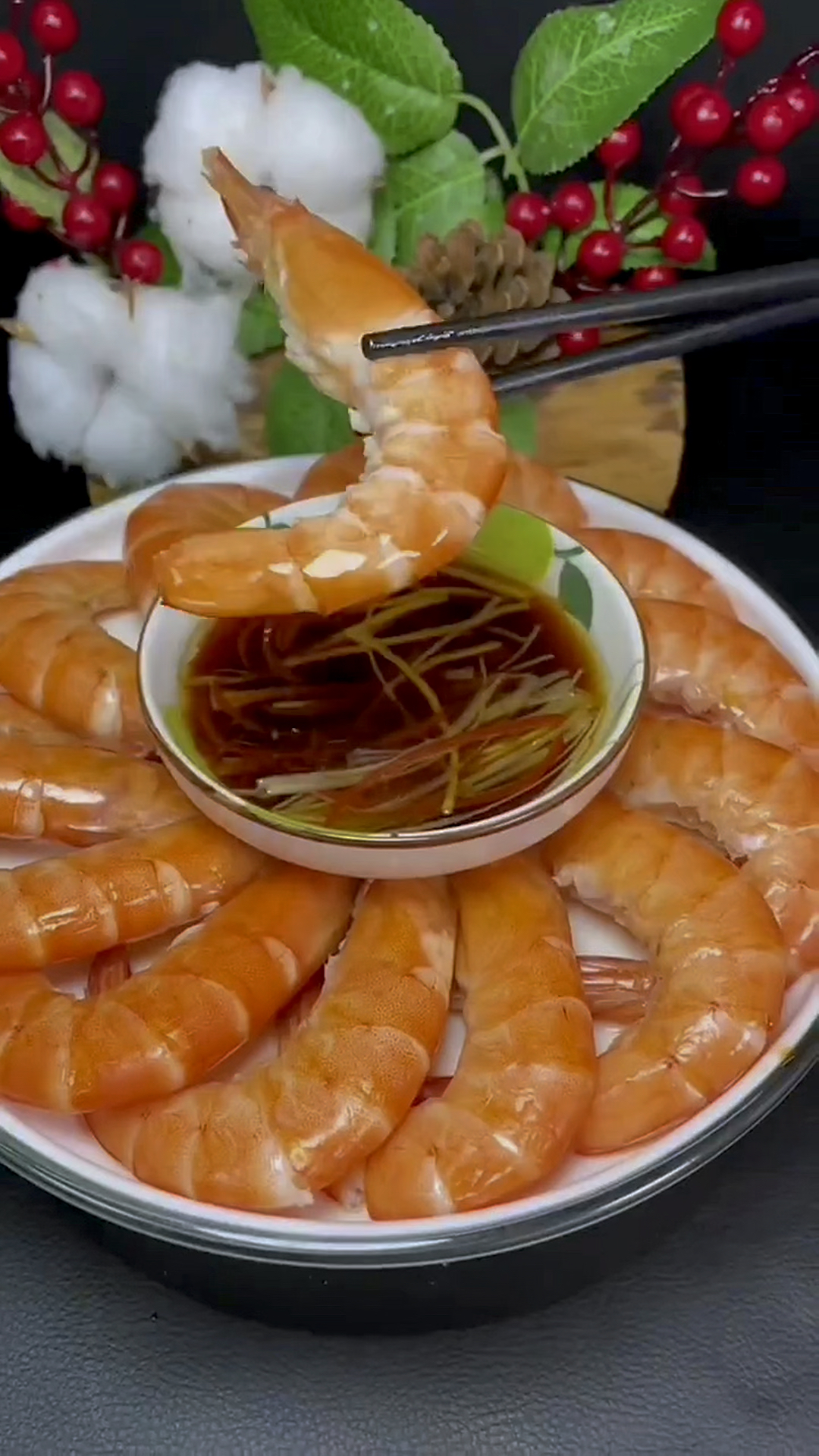 今天给大家分享一个煮大虾的方法,不加一滴水,鲜嫩好吃