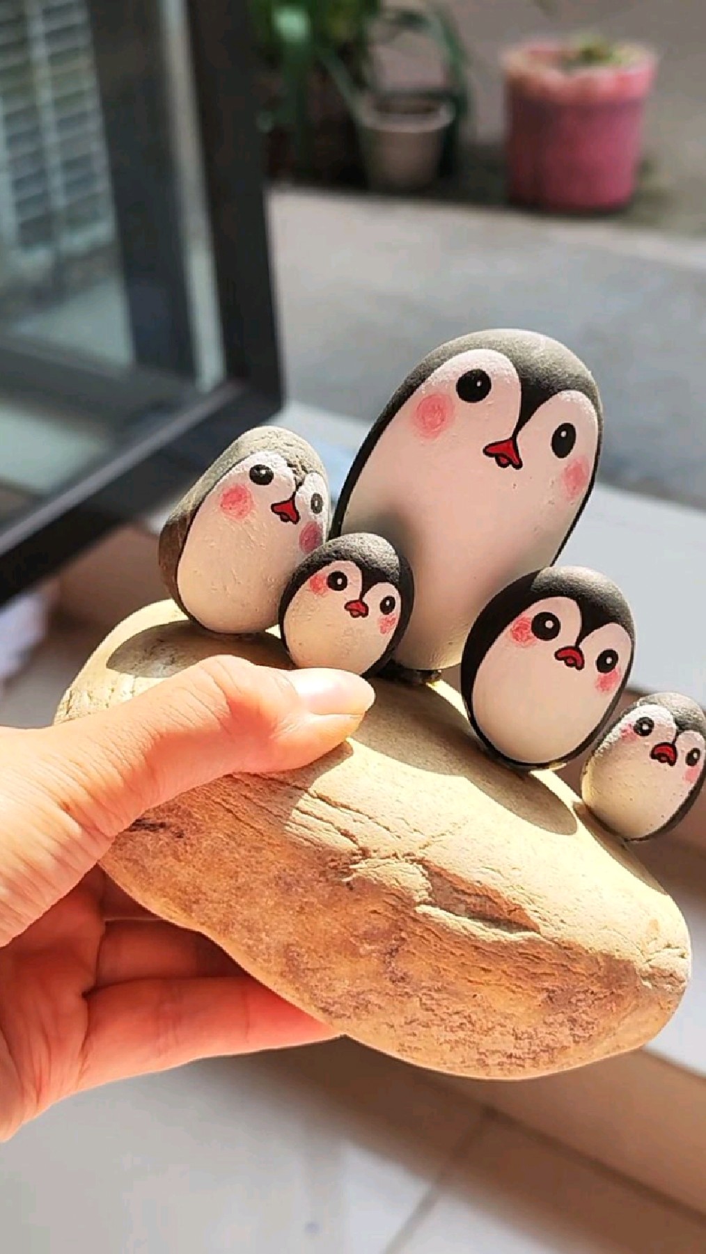 用鹅卵石做个企鹅摆件
