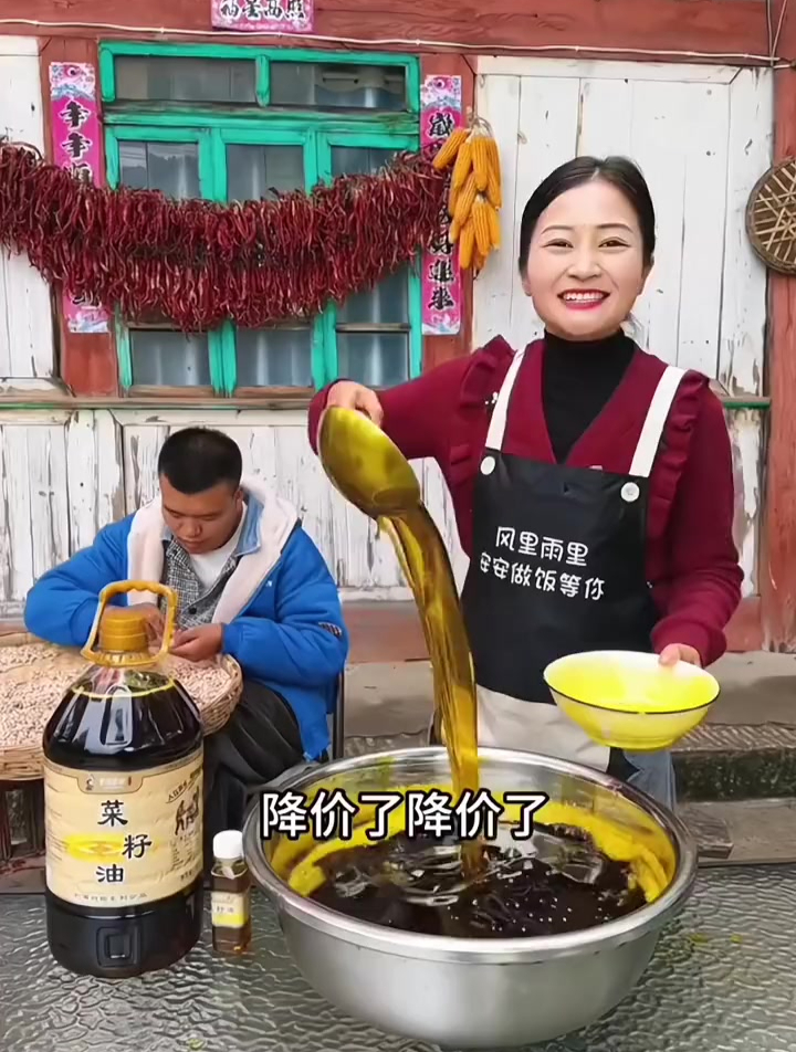老乡们,今年的农家自榨菜籽油来了,吃过的朋友都说香