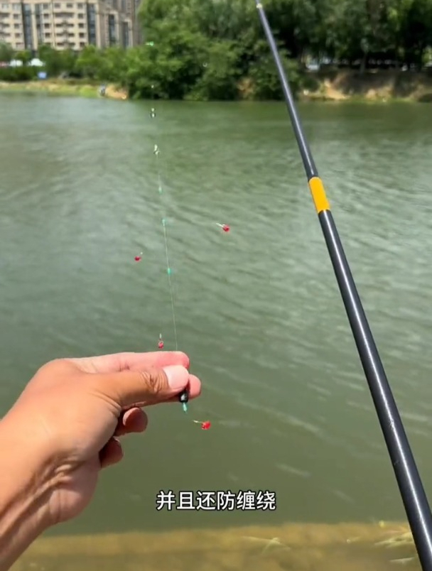 一竿就能上4条鱼?手竿小串钩钓真有这么好用?