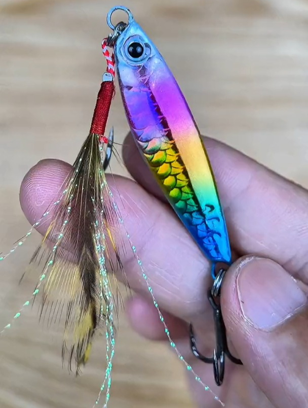 路亚假饵到底要怎么选?金属假饵和软胶假饵哪一个更好用?