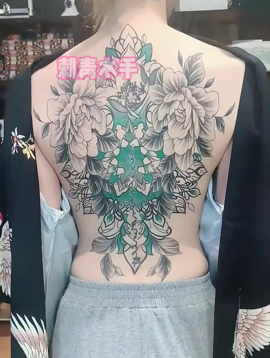 美女精美的纹身图案,看起来太美了,真有女人味