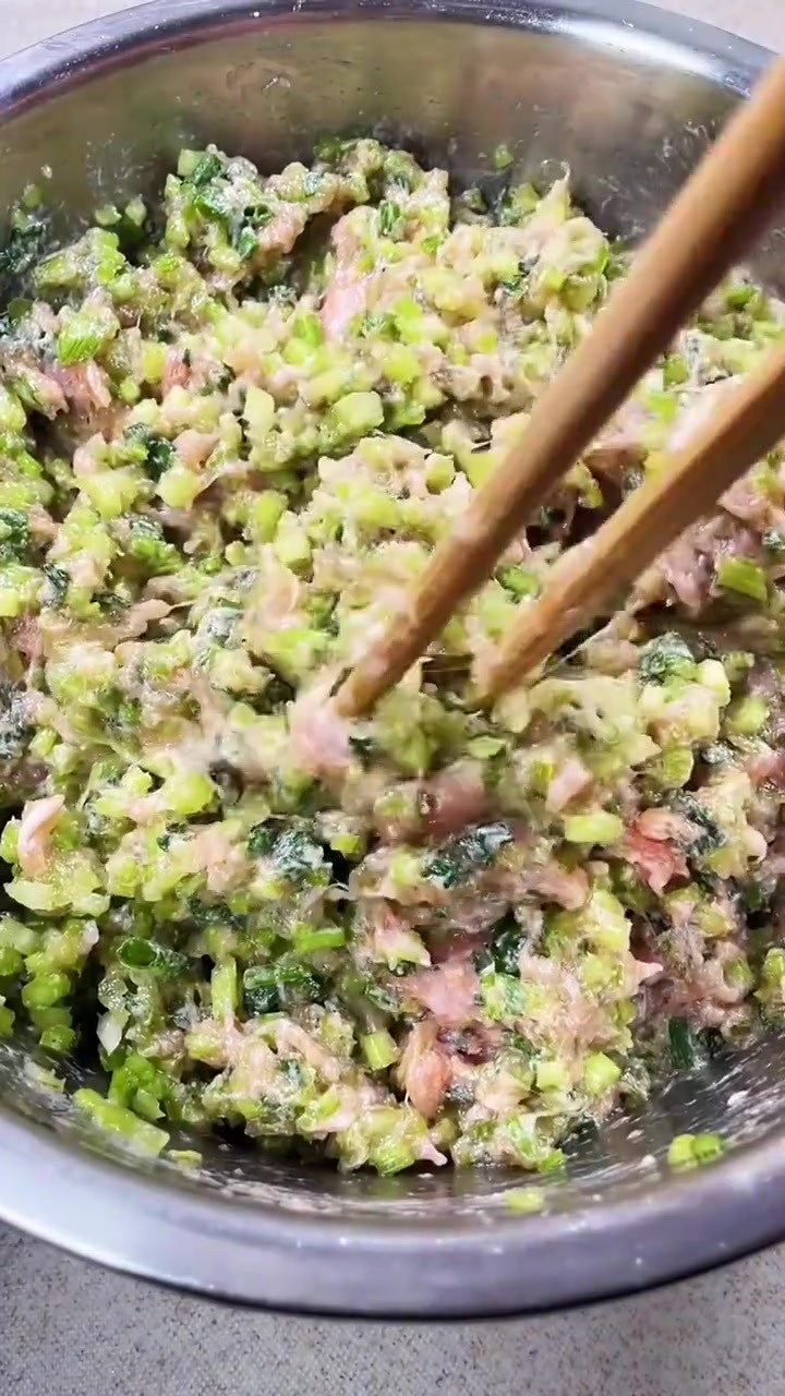 好吃不过饺子,芹菜馅饺子的做法