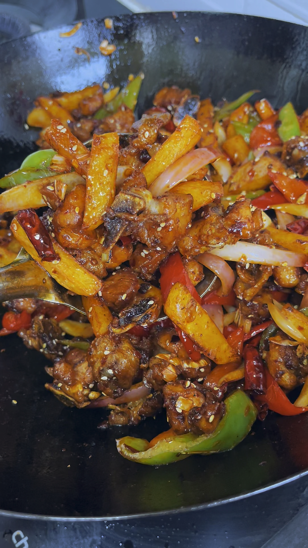 干锅鸡块这样做,焦香焦香的,真是太下饭了