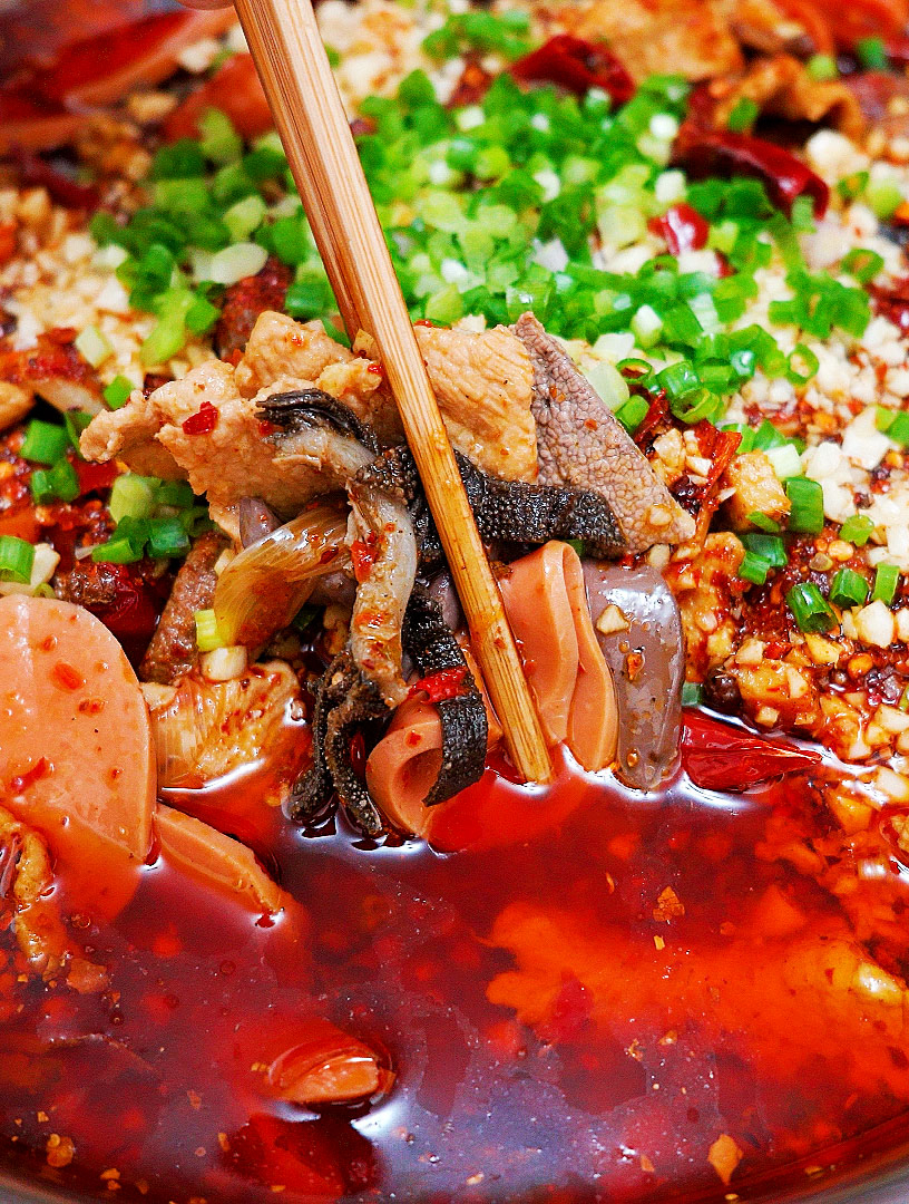 不愧是重庆经典下饭菜,白菜打底的毛血旺