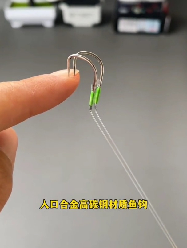 抽鲢鳙选鱼钩也有讲究,无结设计的鱼钩没有接口拉力更强劲!