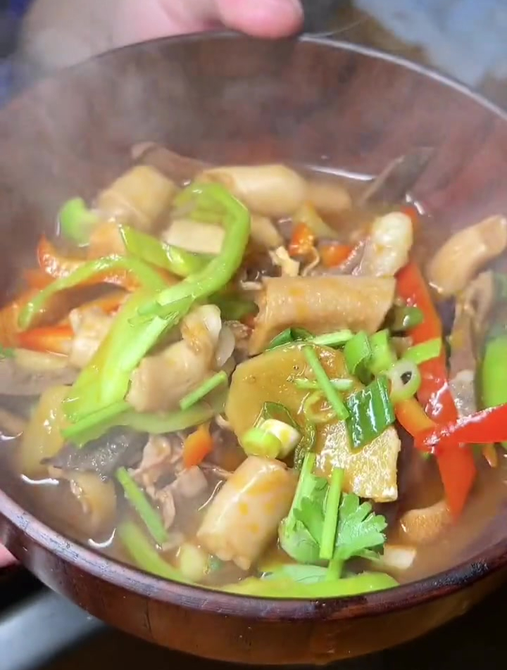 正宗内蒙特产羊杂汤,汤鲜味美,真材实料,暖心又暖胃