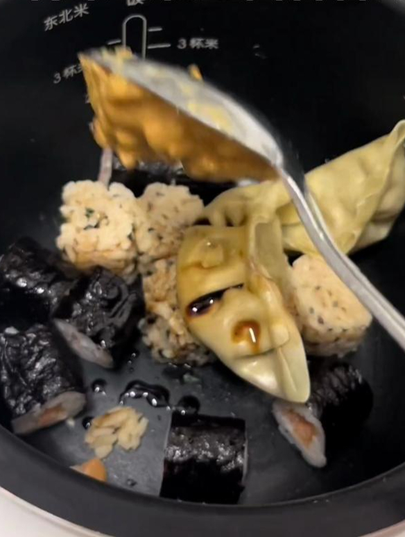 寿司和饺子煮的,超级好吃
