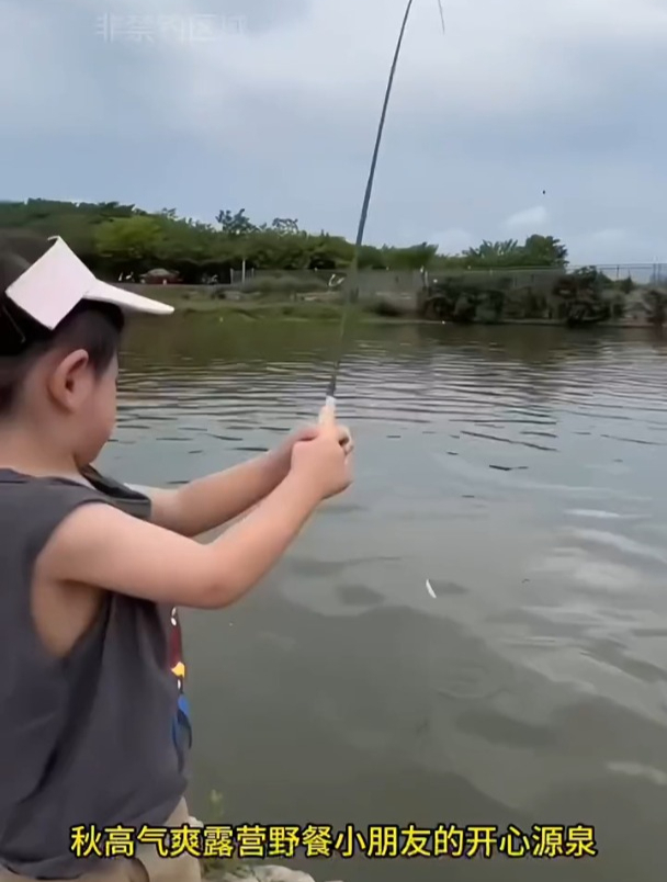 孩子对钓鱼也很感兴趣,有什么可以给小朋友用的鱼竿吗?