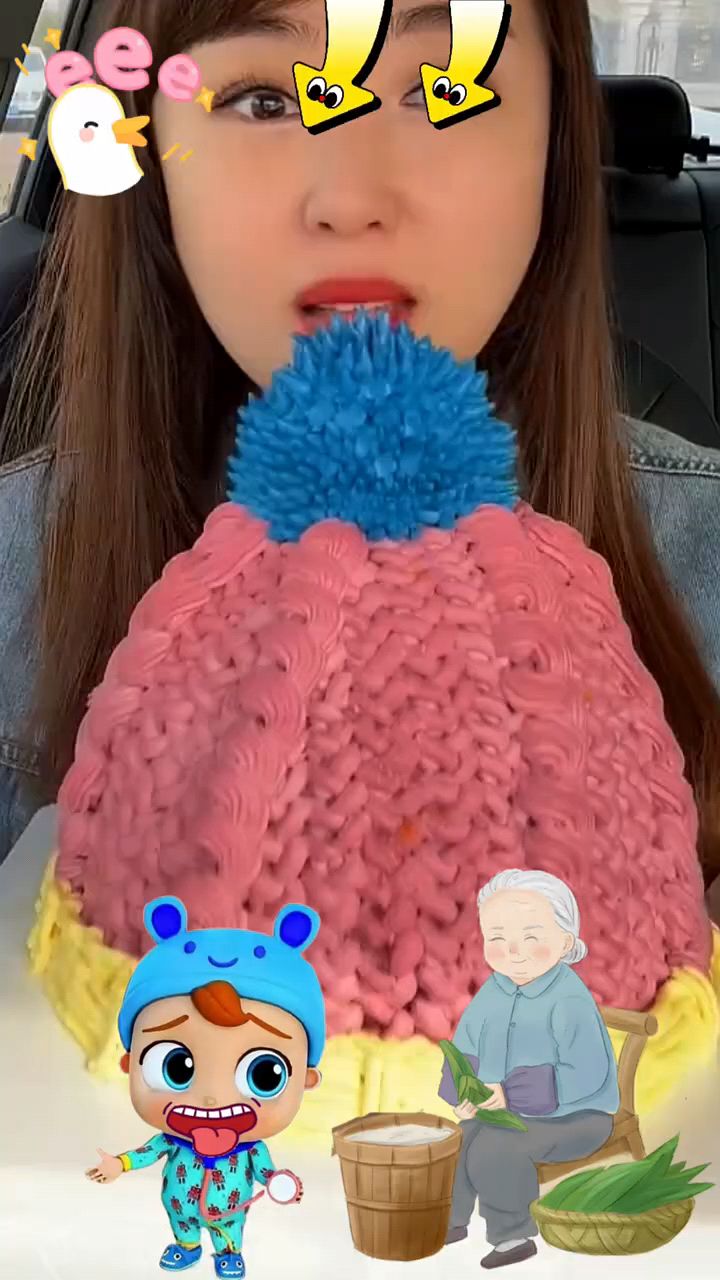 大美女吃好吃的蛋糕