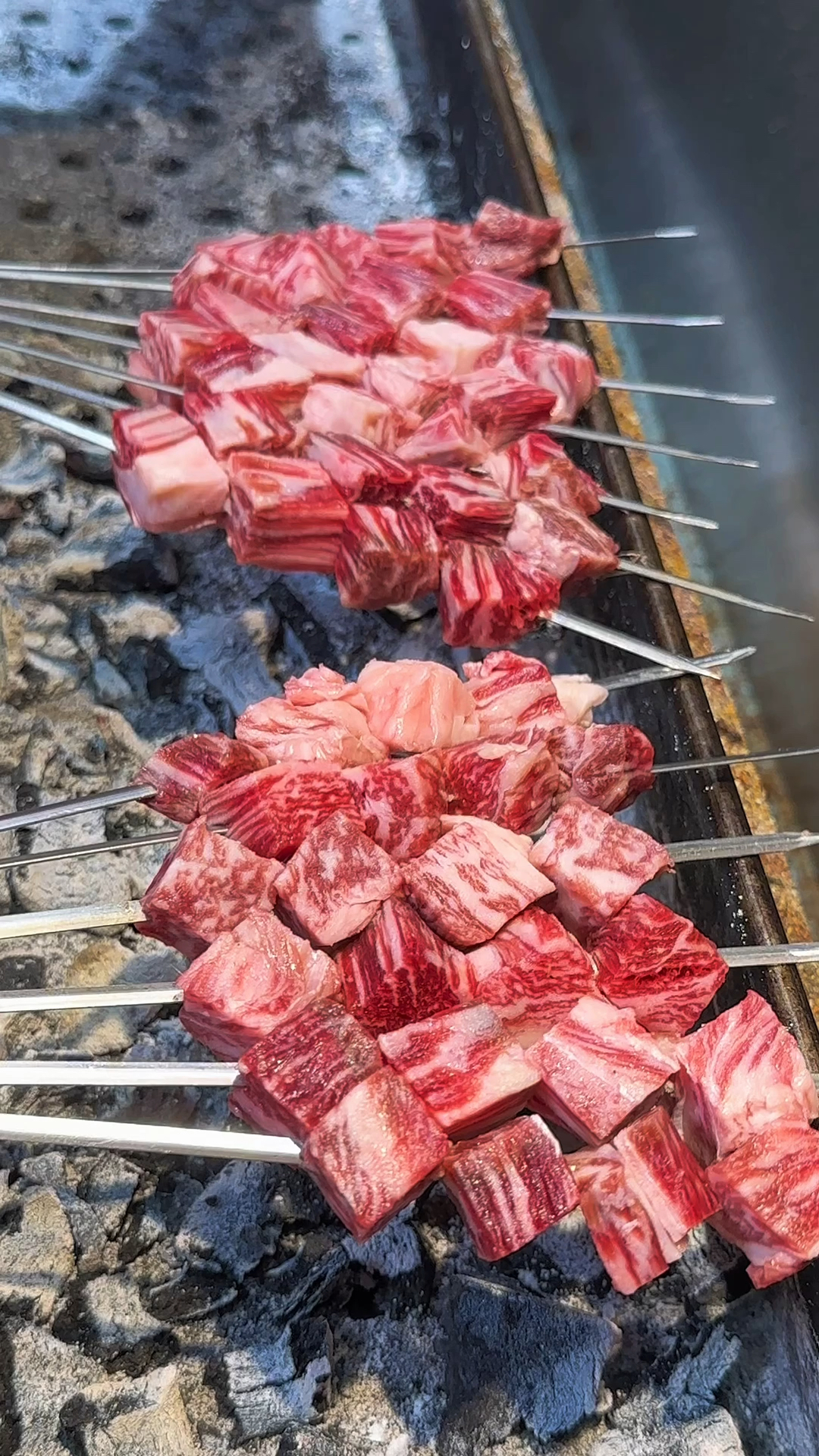 生烤牛肉串这样做不老不柴香辣爽口