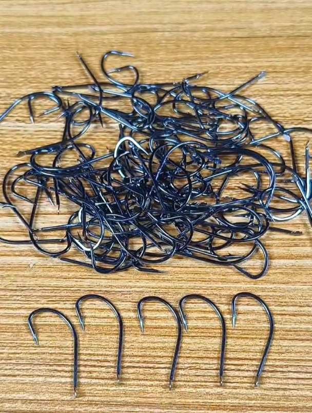 高碳钢鱼钩硬度更大但不是会容易折断吗?鱼钩选不变形的就好吗?