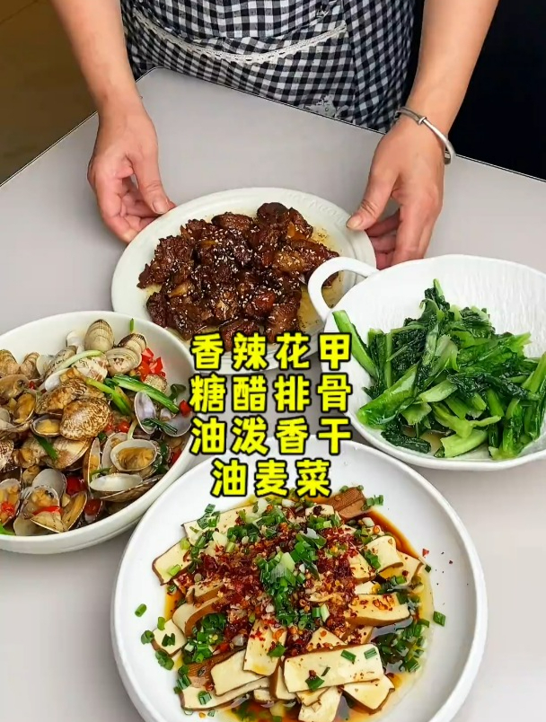 开饭啦,带大家看看湖南妈妈周末都安排了哪些家常菜,两大一小