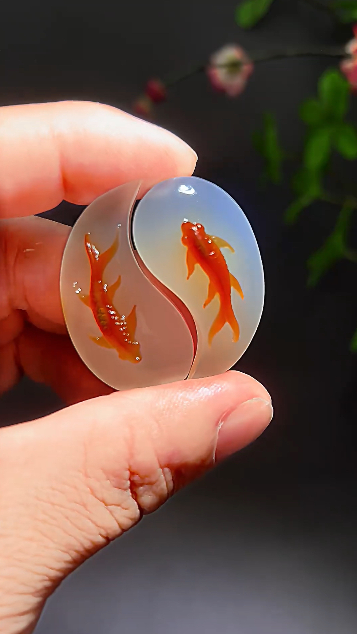 太极阴阳鱼,俏色巧雕