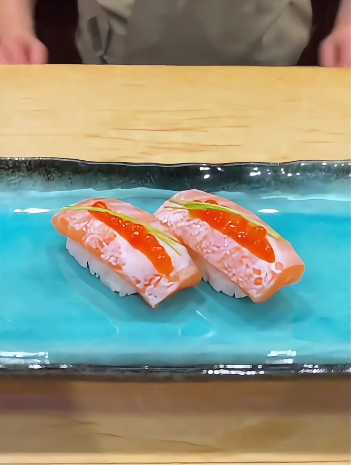 鲜到尖叫!三文鱼和三文鱼籽手握寿司的极致盛宴