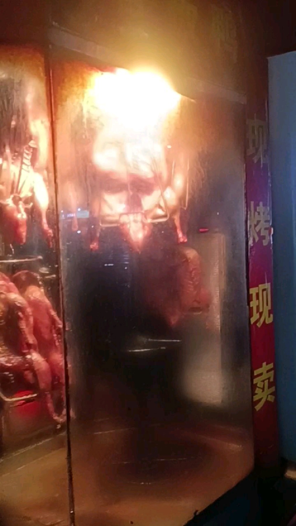 烤香板鸭外焦里嫩香酥可口,华夏郑州风味名吃,夏日下酒下饭美食