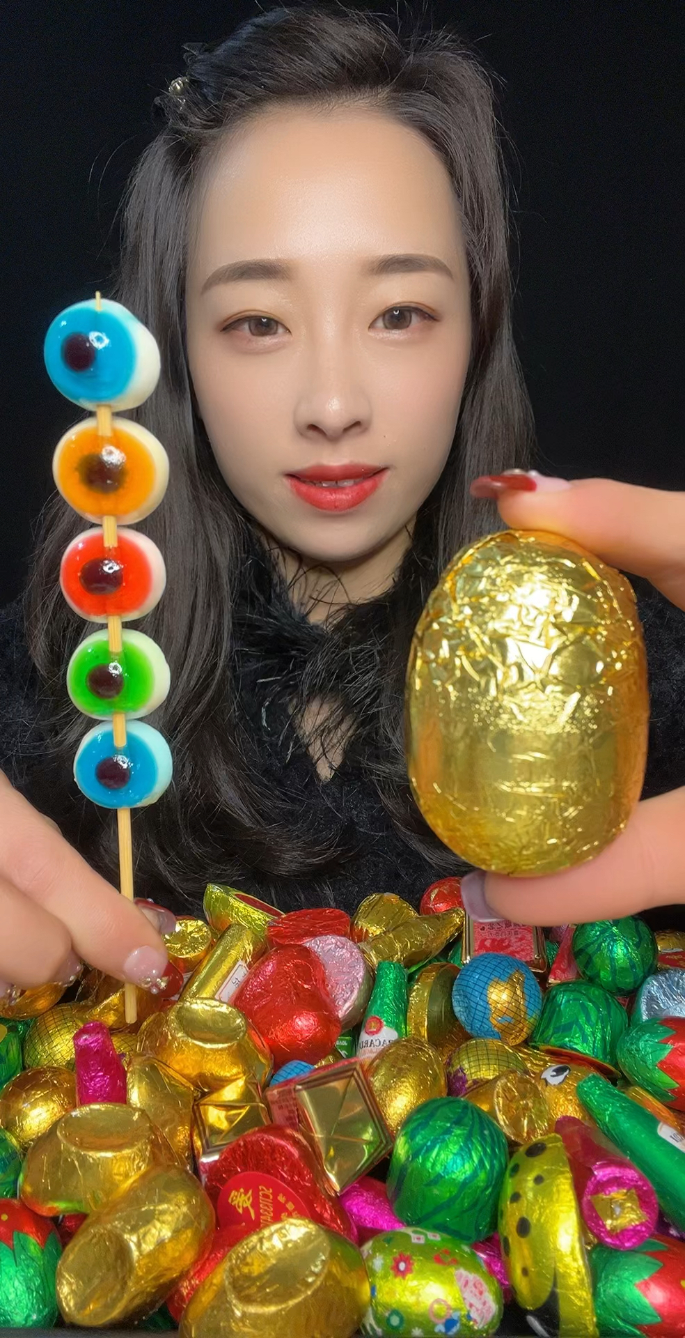 眼珠糖和金蛋巧克力,你们喜欢吃哪个?