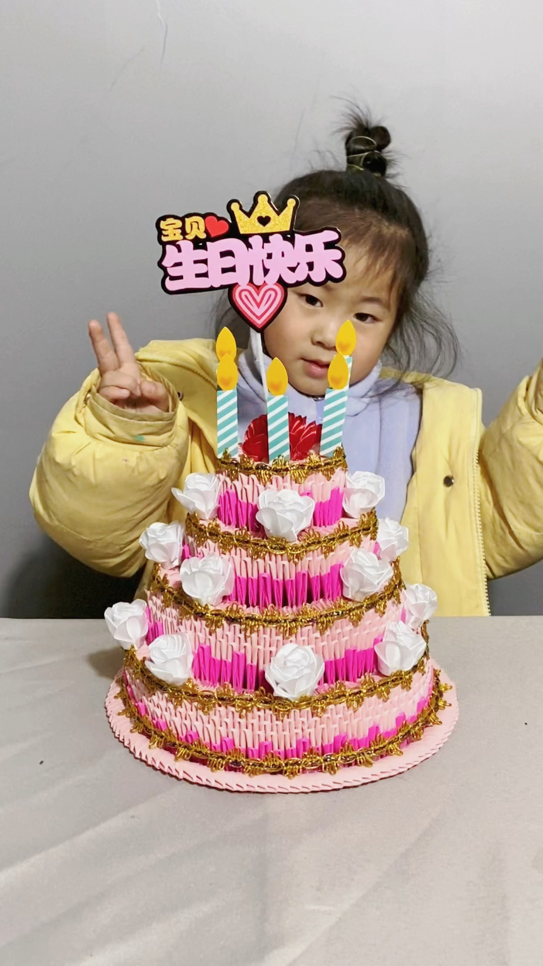 以后家里的废纸千万不要乱扔了,赶紧拿来给你做个大蛋糕