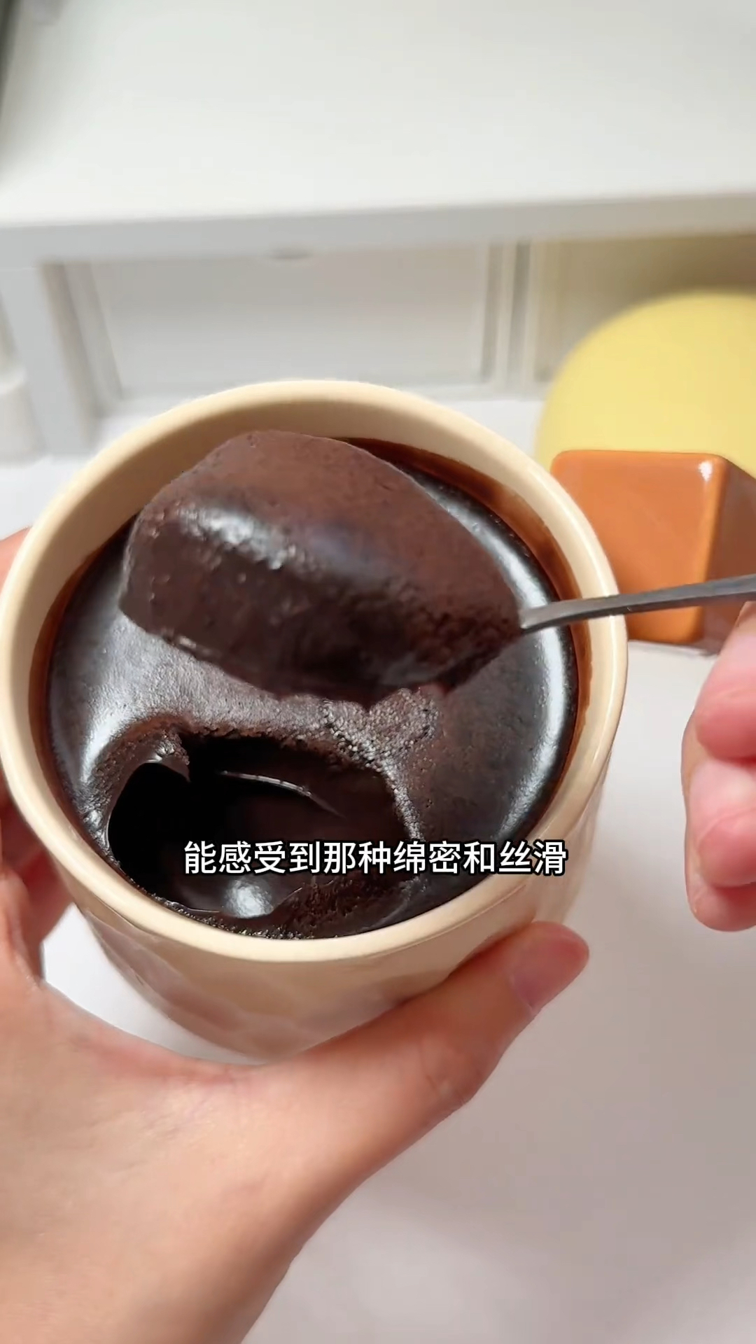 巧克力十牛奶、就能做出懒人版冰山熔岩