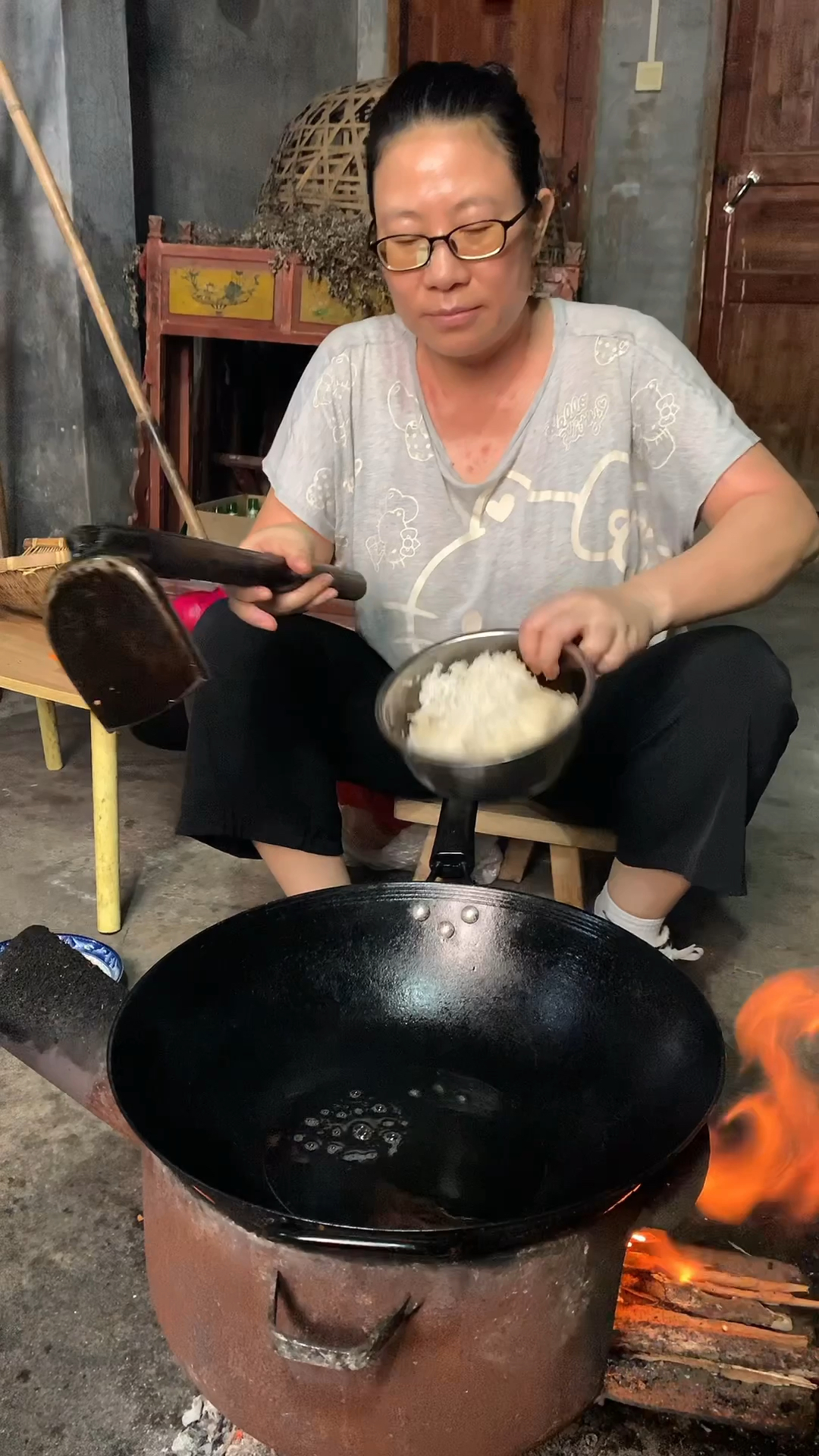 第一次做火龙果鸡蛋炒饭,味道杠杠的
