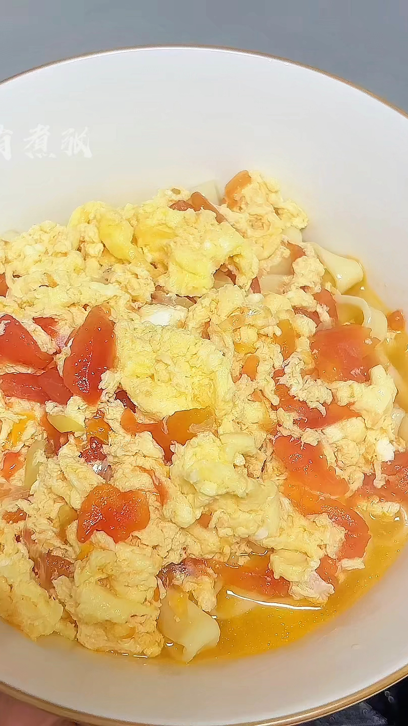 今天吃西红柿鸡蛋捞面,自己手擀的,劲道爽滑,还是小时候的味道