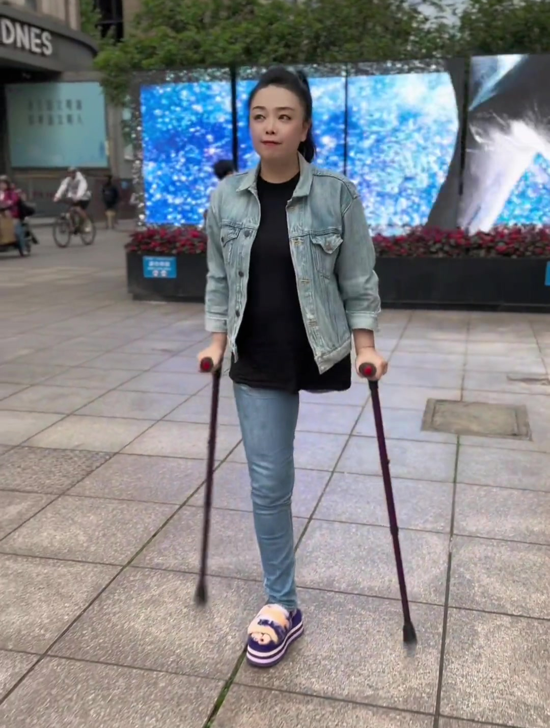 大鲨鱼来吃美人鱼啦