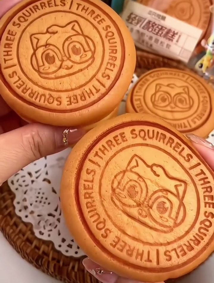 三只松鼠居然出轻乳酪蛋糕了,松松软软真好吃啊