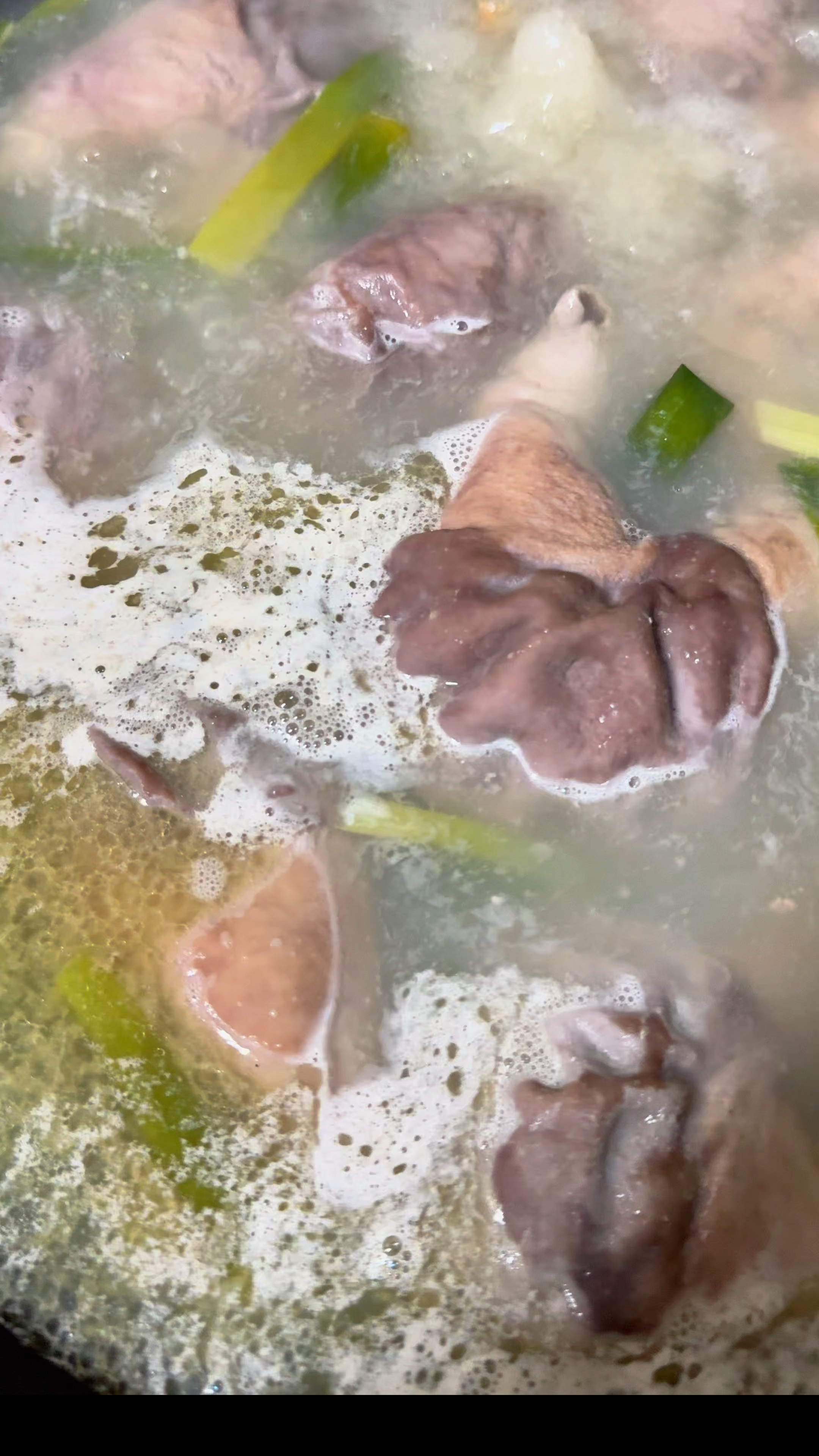 新鲜食材老少皆宜的猪肚鸡汤面