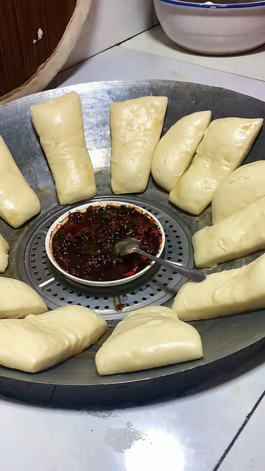 好吃美味锅贴馍出锅了