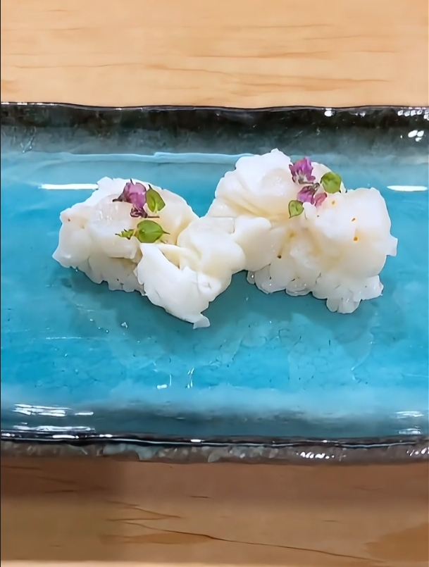 日式扁头龙虾手卷寿司和手握寿司:味蕾的双重享受