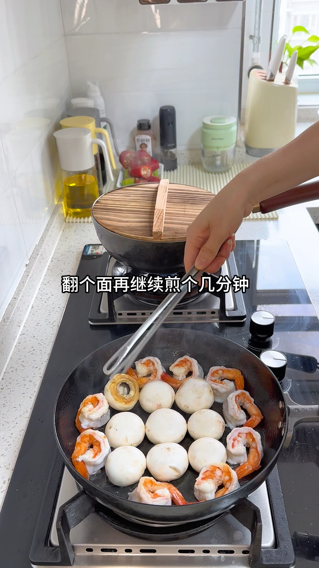 普通家庭的日常晚餐|蒜香黄油虾、双椒酿肉、冬瓜虾滑汤