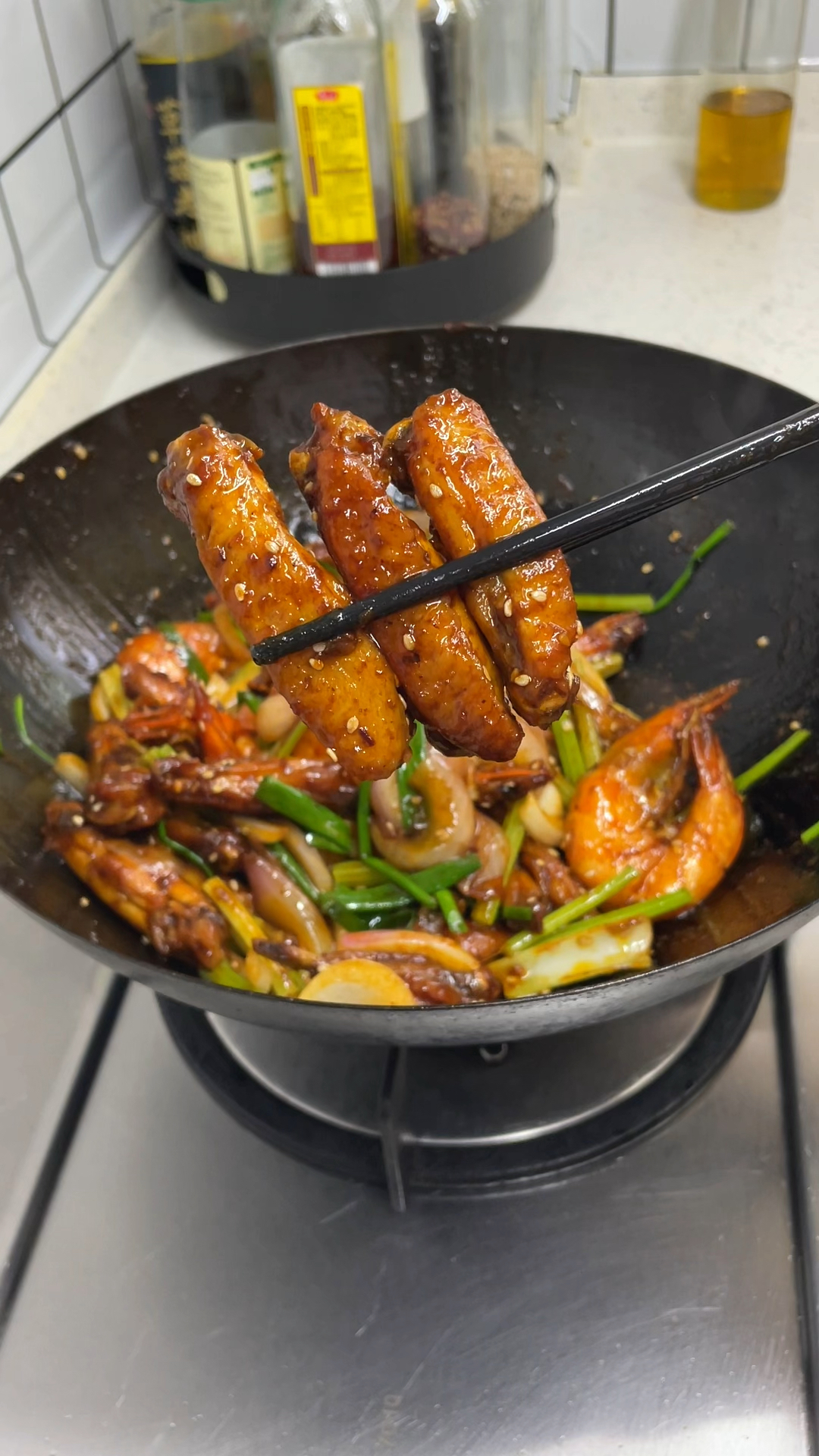 小孩子也能吃的干锅鸡翅虾,做法简单0失败,暑假赶紧安排