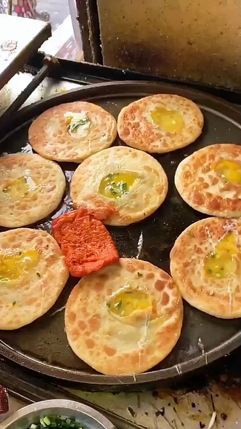 街边小吃鸡蛋灌饼